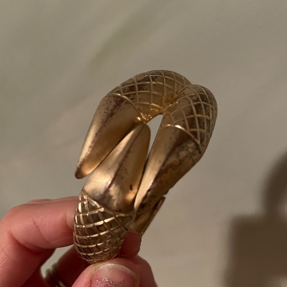 Gold Claw bangle - Picture 7 of 11